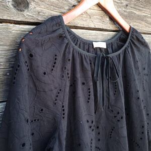 Lovestitch - Black Eyelet 3/4 Sleeve Blouse