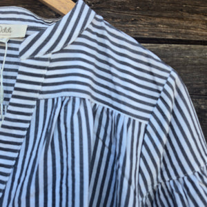 Oddi - Striped Short Sleeved Blouse - Black and White